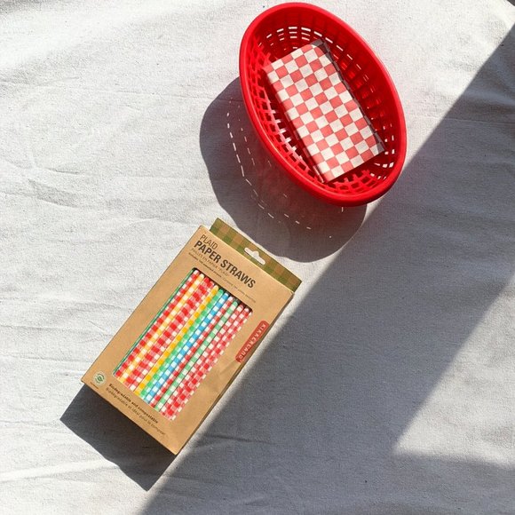 Plaid Paper straws & 4 red baskets w liners NWOT - Picture 6 of 8